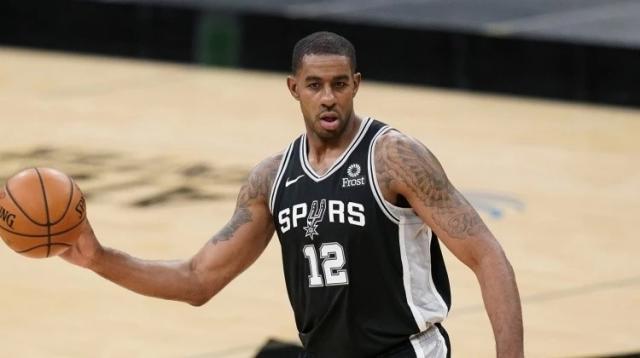 华体会官网入口-大结局？阿尔德里奇底薪加盟篮网 联手三巨头冲冠